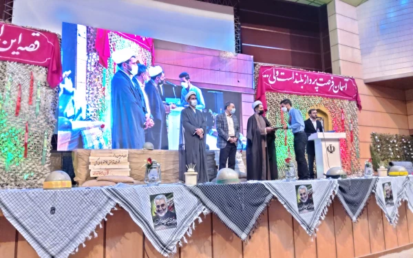 دکتر توان 
یادشهداءباعث میشود تاخودرابه اسلام وانقلاب مدیون بدانیم وباهمان روحیه از آن دفاع کنیم 3