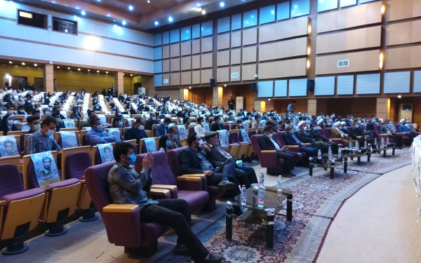 دکتر توان 
یادشهداءباعث میشود تاخودرابه اسلام وانقلاب مدیون بدانیم وباهمان روحیه از آن دفاع کنیم 9