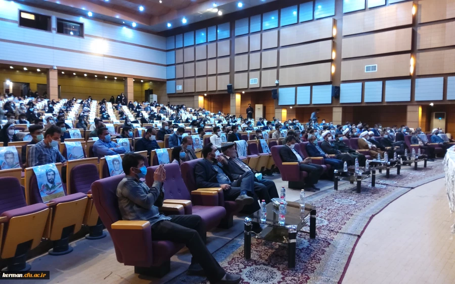 دکتر توان 
یادشهداءباعث میشود تاخودرابه اسلام وانقلاب مدیون بدانیم وباهمان روحیه از آن دفاع کنیم 9