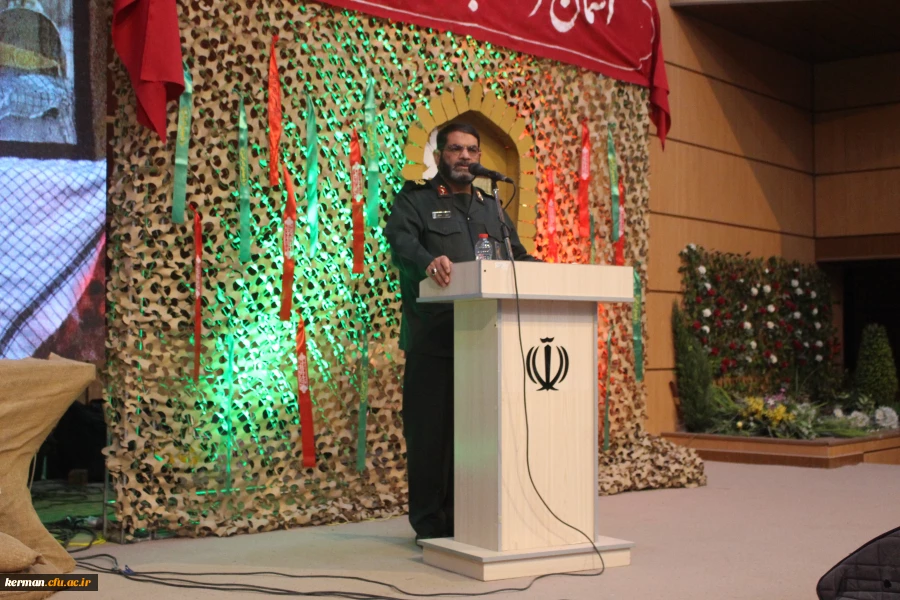 دکتر توان 
یادشهداءباعث میشود تاخودرابه اسلام وانقلاب مدیون بدانیم وباهمان روحیه از آن دفاع کنیم 16