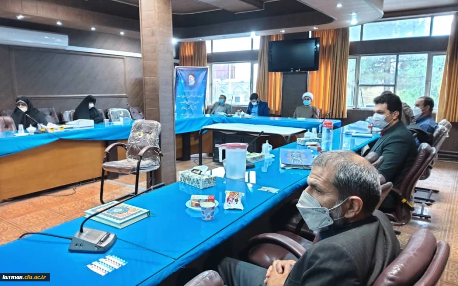 نشست هم اندیشی اساتید گروه معارف و تعلیم و تربیت اسلامی دانشگاه فرهنگیان کرمان 4