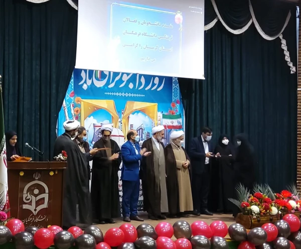 دکتر توان در مراسم گرامیداشت روز دانشجو دردانشگاه فرهنگیان کرمان
شانزده آذر روز دانشجو یادآور تلاش ها و دستاورد هایی است که از قشر دانشجو در تاریخ جنبش دانشجویی کشور به یاد داریم  2