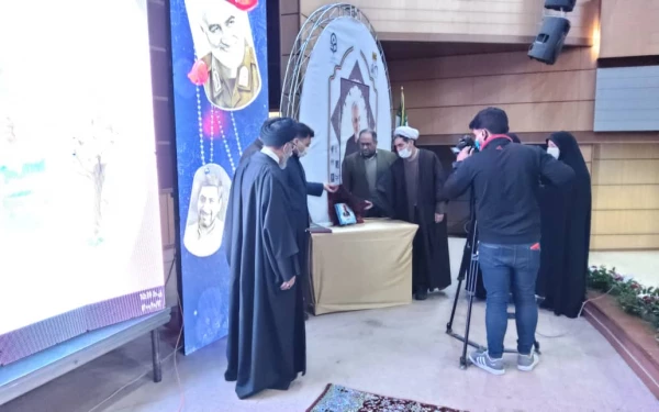 بررسی شخصیت اخلاقی و تربیتی شهید سلیمانی رسالت مهمی است که دانشگاه فرهنگیان فعالیت در این زمینه را وظیفه خود می داند. 11