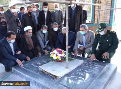 ادای احترام وزیر آموزش و پرورش به شهدای گمنام دانشگاه فرهنگیان کرمان 