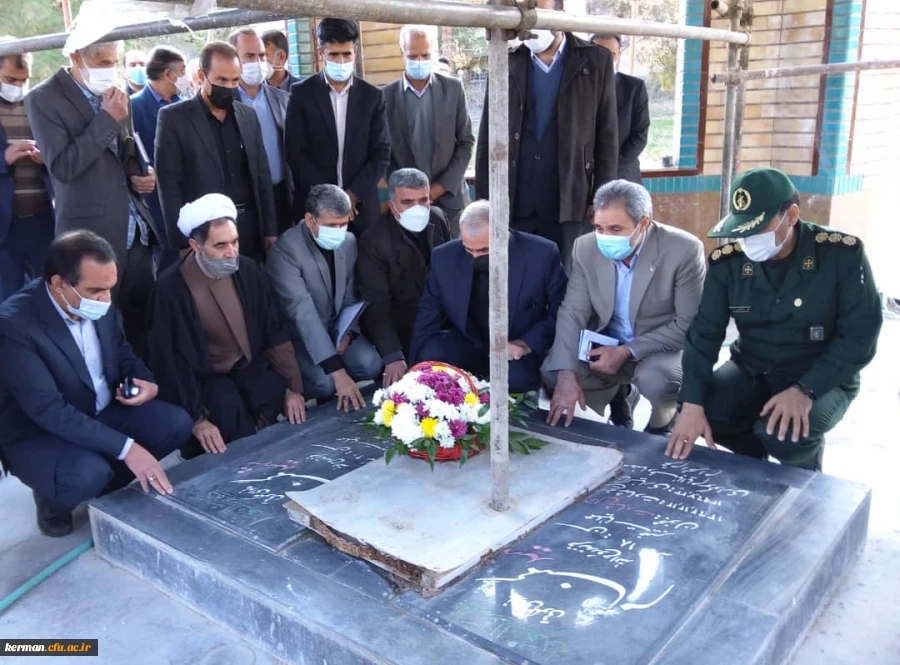 ادای احترام وزیر آموزش و پرورش به شهدای گمنام دانشگاه فرهنگیان کرمان  2