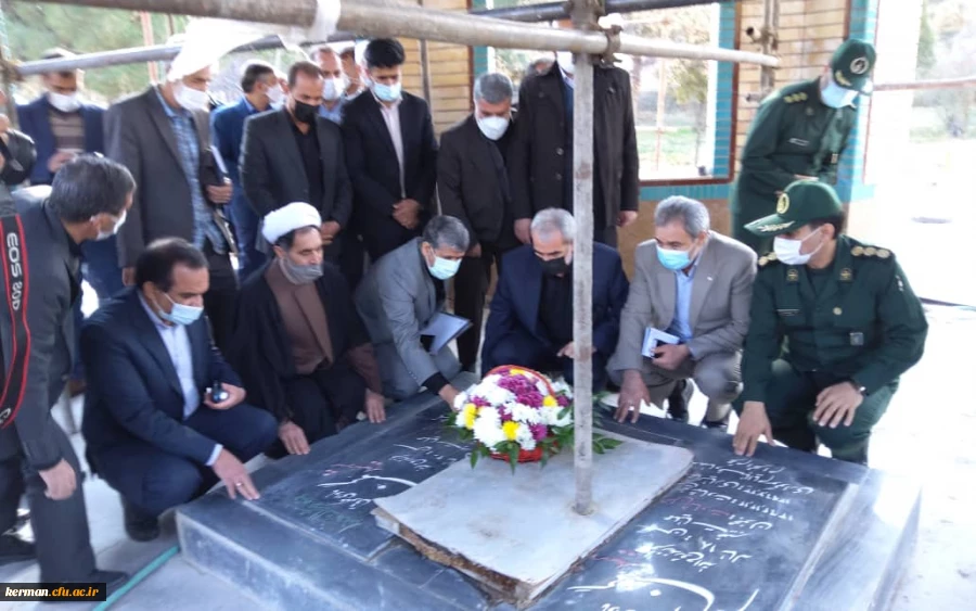 ادای احترام وزیر آموزش و پرورش به شهدای گمنام دانشگاه فرهنگیان کرمان  3