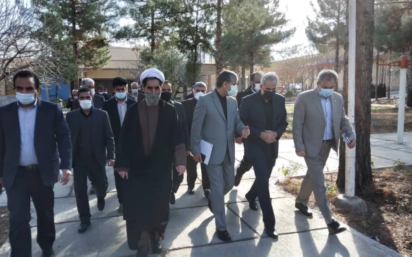 ادای احترام وزیر آموزش و پرورش به شهدای گمنام دانشگاه فرهنگیان کرمان  4