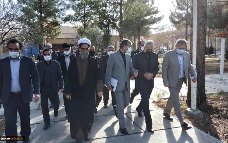 ادای احترام وزیر آموزش و پرورش به شهدای گمنام دانشگاه فرهنگیان کرمان  2