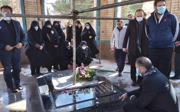 دردومین سالگرد شهادت سردار سلیمانی برگزار شد:
دیدار مروجین فرهنگ ایثار و شهادت سازمان مرکزی دانشگاه فرهنگیان از گلزار شهدای کرمان 3