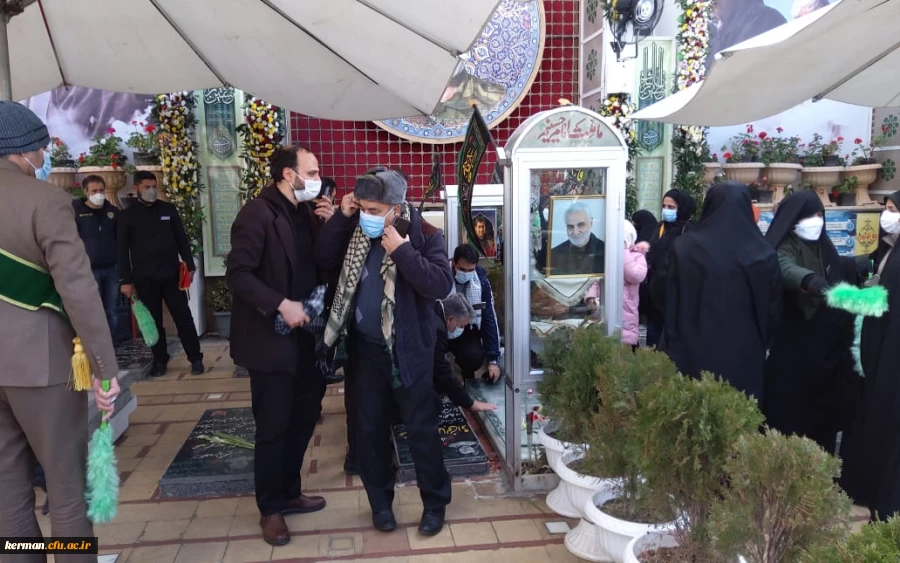 دردومین سالگرد شهادت سردار سلیمانی برگزار شد:
دیدار مروجین فرهنگ ایثار و شهادت سازمان مرکزی دانشگاه فرهنگیان از گلزار شهدای کرمان 3