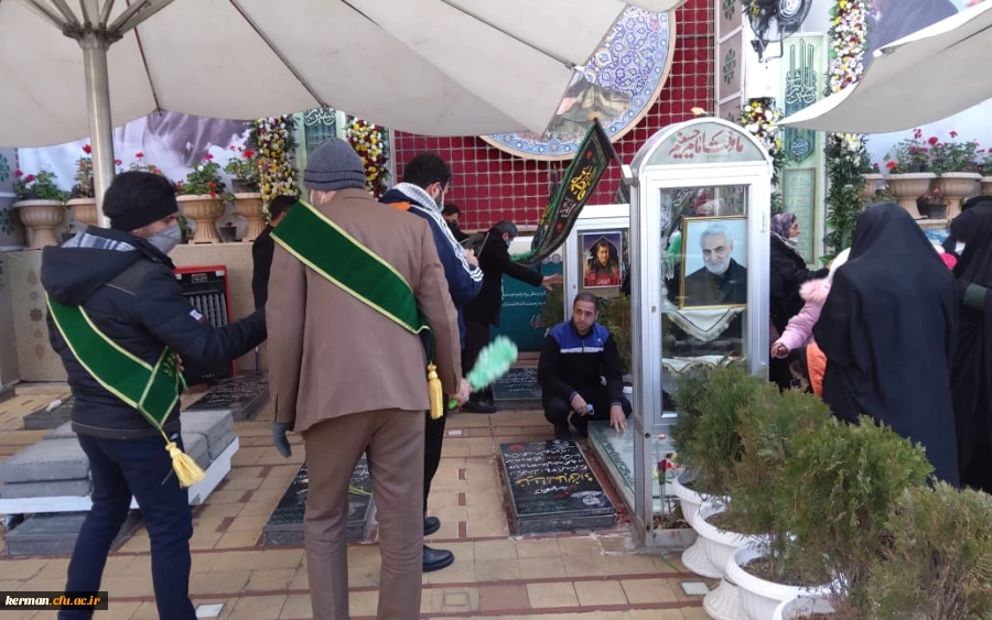 دردومین سالگرد شهادت سردار سلیمانی برگزار شد:
دیدار مروجین فرهنگ ایثار و شهادت سازمان مرکزی دانشگاه فرهنگیان از گلزار شهدای کرمان 3