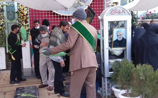 دردومین سالگرد شهادت سردار سلیمانی برگزار شد:
دیدار مروجین فرهنگ ایثار و شهادت سازمان مرکزی دانشگاه فرهنگیان از گلزار شهدای کرمان 3