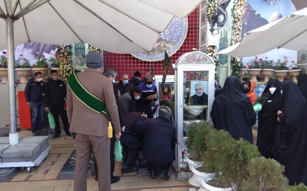 دردومین سالگرد شهادت سردار سلیمانی برگزار شد:
دیدار مروجین فرهنگ ایثار و شهادت سازمان مرکزی دانشگاه فرهنگیان از گلزار شهدای کرمان 3