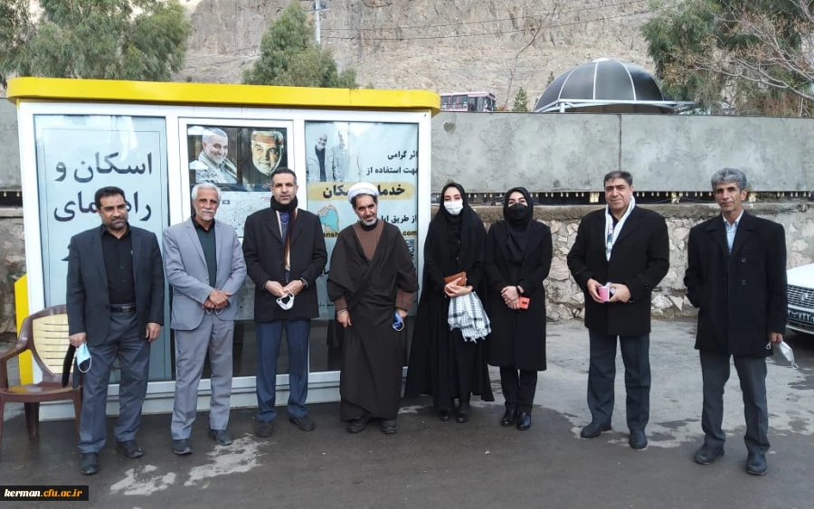 دردومین سالگرد شهادت سردار سلیمانی برگزار شد:
دیدار مروجین فرهنگ ایثار و شهادت سازمان مرکزی دانشگاه فرهنگیان از گلزار شهدای کرمان 3