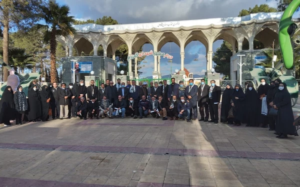 دردومین سالگرد شهادت سردار سلیمانی برگزار شد:
دیدار مروجین فرهنگ ایثار و شهادت سازمان مرکزی دانشگاه فرهنگیان از گلزار شهدای کرمان 3