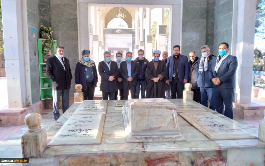 دردومین سالگرد شهادت سردار سلیمانی برگزار شد:
دیدار مروجین فرهنگ ایثار و شهادت سازمان مرکزی دانشگاه فرهنگیان از گلزار شهدای کرمان 3