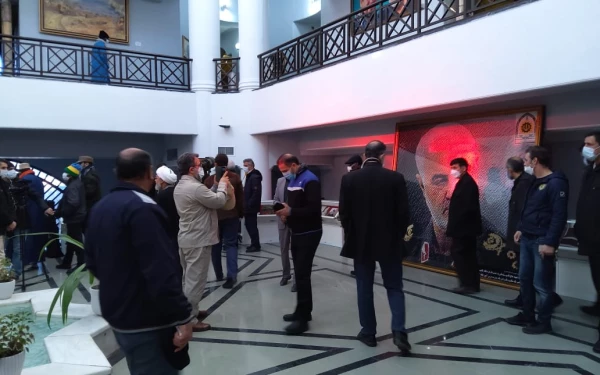 دردومین سالگرد شهادت سردار سلیمانی برگزار شد:
دیدار مروجین فرهنگ ایثار و شهادت سازمان مرکزی دانشگاه فرهنگیان از گلزار شهدای کرمان 3