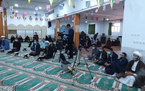 برگزاری کرسی تلاوت ومحفل انس باقرآن درفجر انقلاب 3