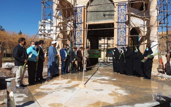 آیین غبار روبی وگل افشانی قبور مطهر شهدای گمنام دانشگاه فرهنگیان کرمان 2