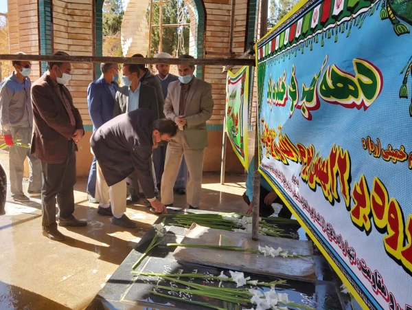 آیین غبار روبی وگل افشانی قبور مطهر شهدای گمنام دانشگاه فرهنگیان کرمان 4