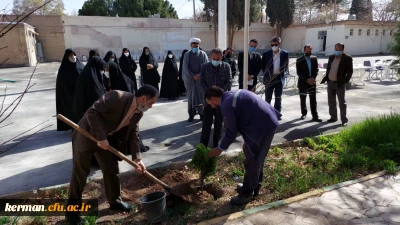 کاشت نهال ایثار باحضور خانواده معظم شهداء دردانشگاه فرهنگیان کرمان                     