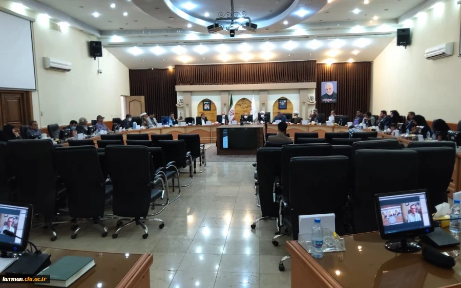 دکتر صحرایی درنشست راه اندازی اولین دانشگاه جامع فرهنگیان در کرمان خبر داد:
افزایش ۵۰ درصدی ظرفیت پذیرش دانشگاه فرهنگیان در سال  جاری 2