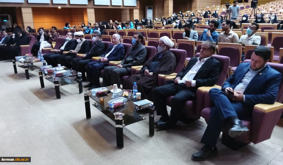 
رفتار واخلاق شهید سلیمانی برای مادرس است ،اخلاص وانجام کار برای رضای خدا از ویژگیهای بارز ایشان بود
 2