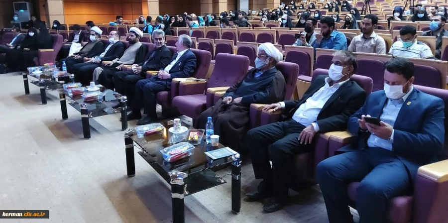 
رفتار واخلاق شهید سلیمانی برای مادرس است ،اخلاص وانجام کار برای رضای خدا از ویژگیهای بارز ایشان بود
 2