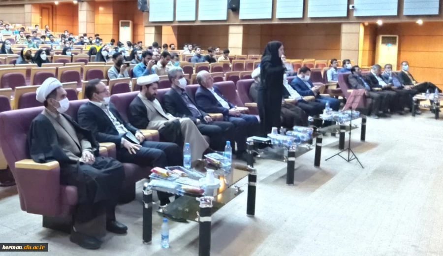 رفتار واخلاق شهید سلیمانی برای مادرس است ،اخلاص وانجام کار برای رضای خدا از ویژگیهای بارز ایشان بود
 2