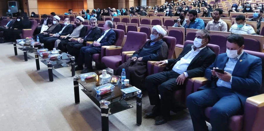 رفتار واخلاق شهید سلیمانی برای مادرس است ،اخلاص وانجام کار برای رضای خدا از ویژگیهای بارز ایشان بود
 2