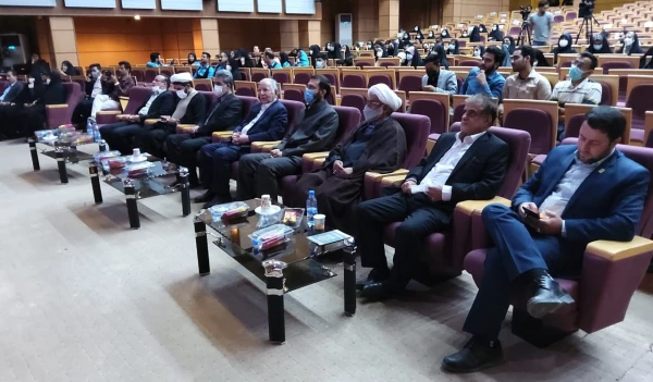 رفتار واخلاق شهید سلیمانی برای مادرس است ،اخلاص وانجام کار برای رضای خدا از ویژگیهای بارز ایشان بود
 3