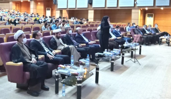 رفتار واخلاق شهید سلیمانی برای مادرس است ،اخلاص وانجام کار برای رضای خدا از ویژگیهای بارز ایشان بود
 3