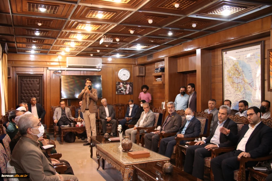 دانشگاه فضیلت دارد اما اگر برای تربیت معلم باشد، فضیلت بیشتری دارد 
 2