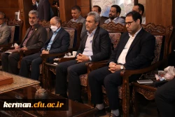 دانشگاه فضیلت دارد اما اگر برای تربیت معلم باشد، فضیلت بیشتری دارد 
 2