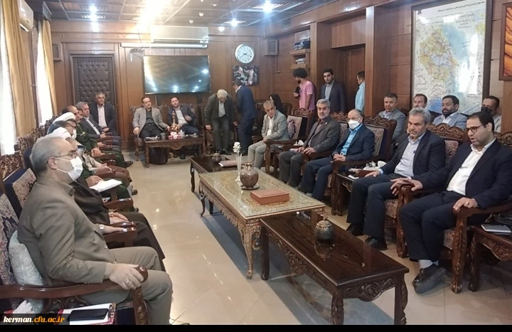 دانشگاه فضیلت دارد اما اگر برای تربیت معلم باشد، فضیلت بیشتری دارد 
 3