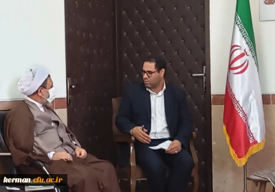 نماینده ولی فقیه  در استان و امام جمعه کرمان تاکید کرد:
ضرورت سختگیری و جدیت بیشتر در جذب معلمان