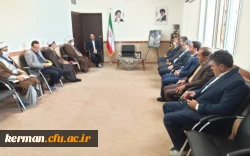 نماینده ولی فقیه  در استان و امام جمعه کرمان تاکید کرد:
ضرورت سختگیری و جدیت بیشتر در جذب معلمان 2