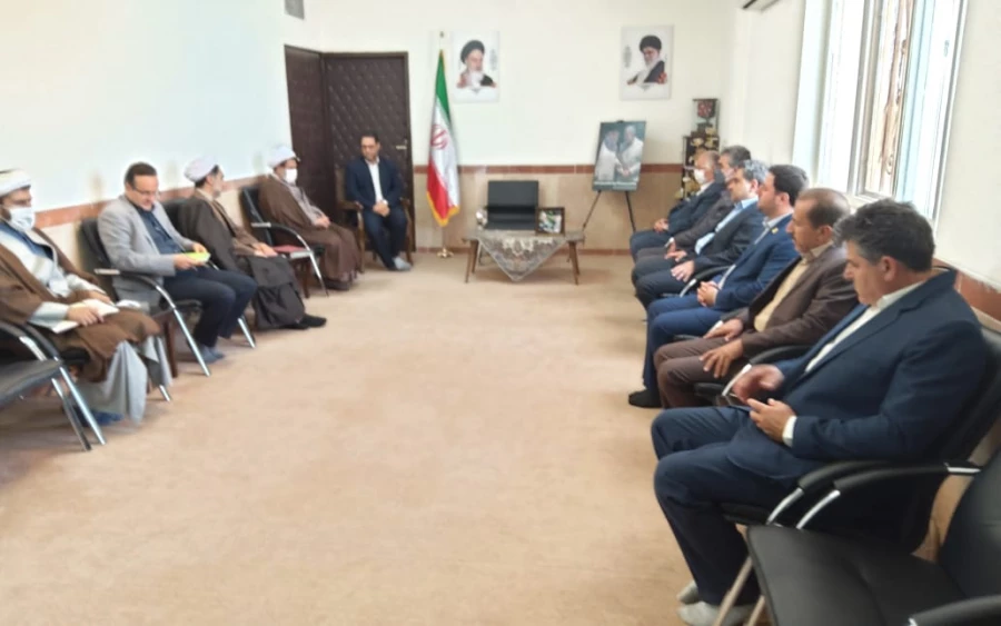 نماینده ولی فقیه  در استان و امام جمعه کرمان تاکید کرد:
ضرورت سختگیری و جدیت بیشتر در جذب معلمان 2