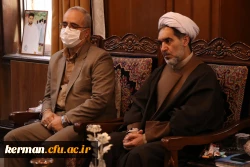 دانشگاه فضیلت دارد اما اگر برای تربیت معلم باشد، فضیلت بیشتری دارد 
 4