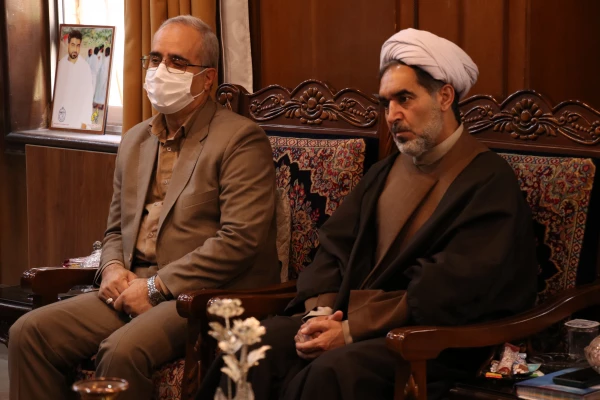 دانشگاه فضیلت دارد اما اگر برای تربیت معلم باشد، فضیلت بیشتری دارد 
 4