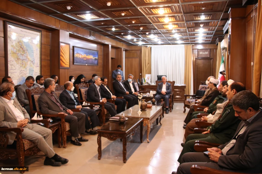 دانشگاه فضیلت دارد اما اگر برای تربیت معلم باشد، فضیلت بیشتری دارد 
 4