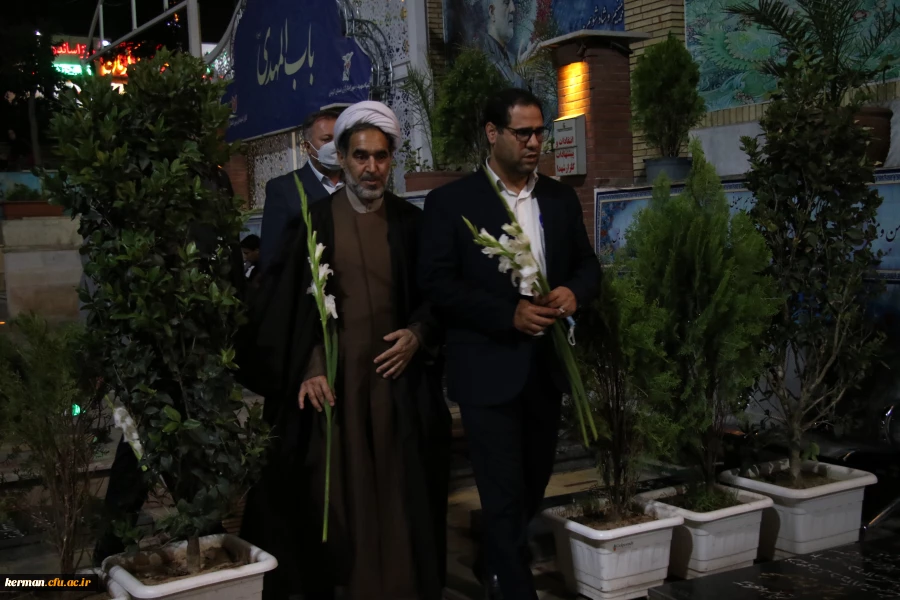 ادای احترام رئیس دانشگاه فرهنگیان کشور به سردار شهید "حاج قاسم سلیمانی" 2