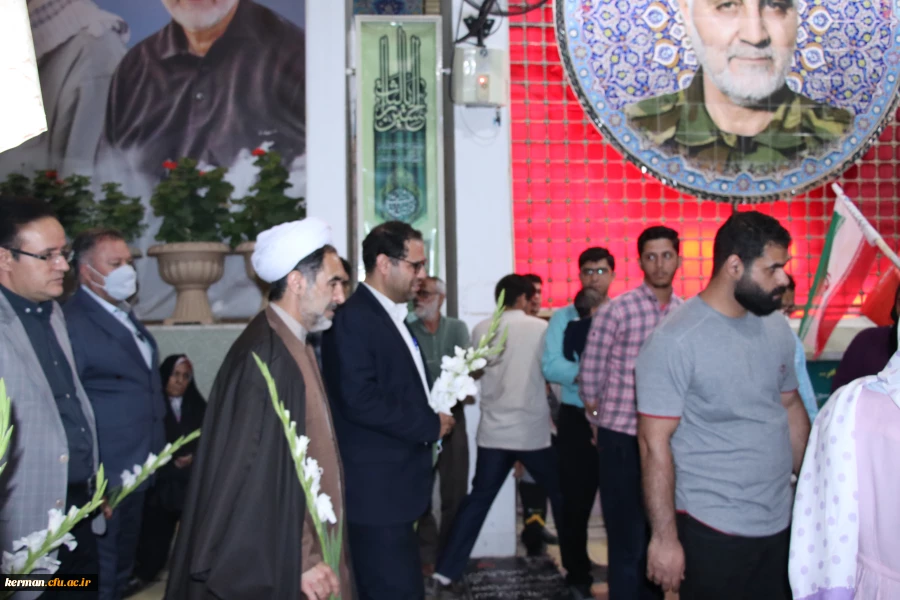 ادای احترام رئیس دانشگاه فرهنگیان کشور به سردار شهید "حاج قاسم سلیمانی" 2