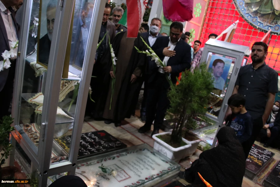 ادای احترام رئیس دانشگاه فرهنگیان کشور به سردار شهید "حاج قاسم سلیمانی" 2