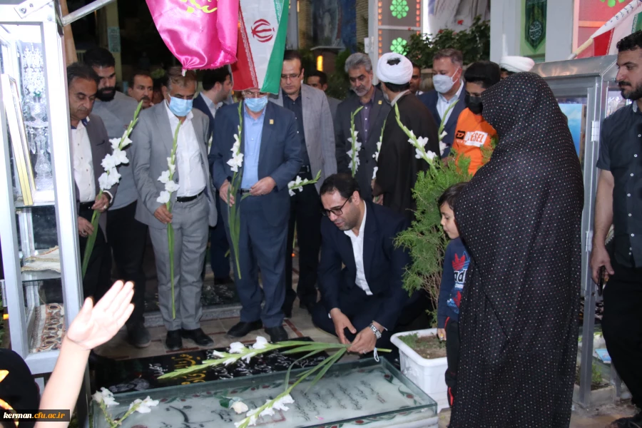 ادای احترام رئیس دانشگاه فرهنگیان کشور به سردار شهید "حاج قاسم سلیمانی" 2