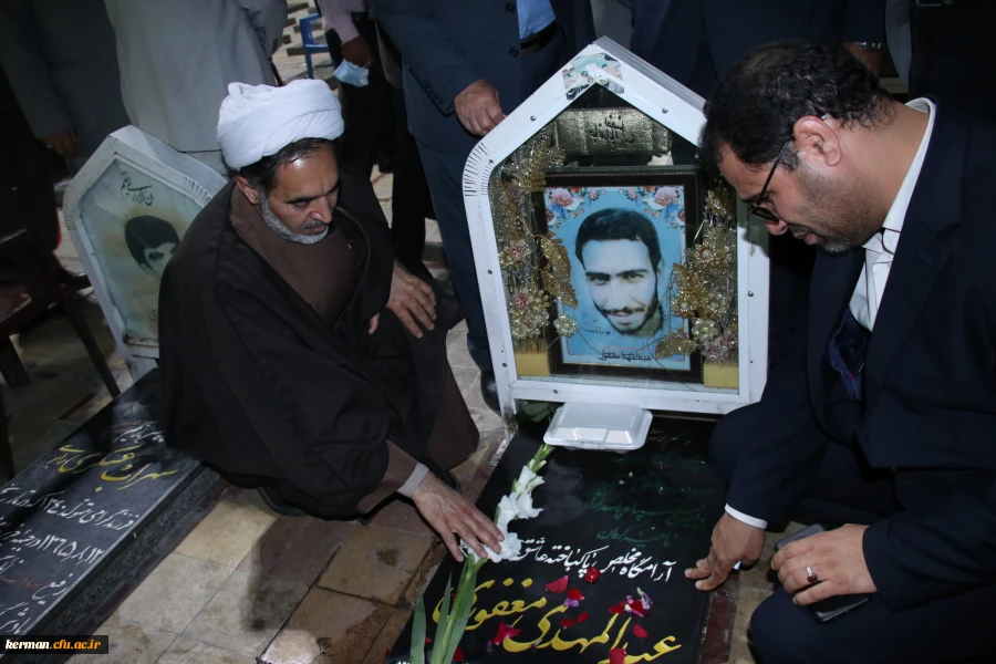 ادای احترام رئیس دانشگاه فرهنگیان کشور به سردار شهید "حاج قاسم سلیمانی" 2