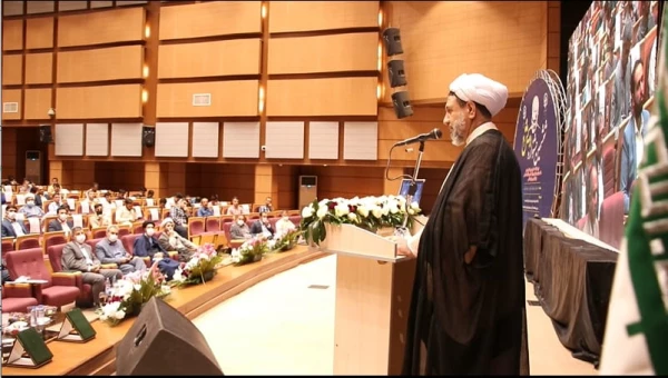 نماینده ولی فقیه در استان و امام جمعه کرمان:
تحول دانش آموزان در گرو تحول در جهان بینی آنان است 2