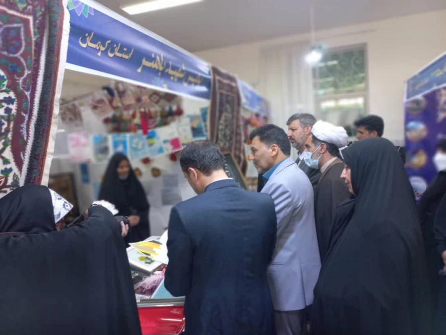 توسط معاون وزیرپرورشی آموزش وپرورش صورت گرفت:
بازدید از ششمین نمایشگاه جشنواره رویش قطب یک کشور در کرمان 2
