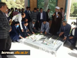 ادای احترام شرکت کنندگان در آیین پایانی ششمین جشنواره رویش  به شهدای گمنام  3