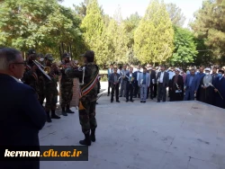 ادای احترام شرکت کنندگان در آیین پایانی ششمین جشنواره رویش  به شهدای گمنام  8